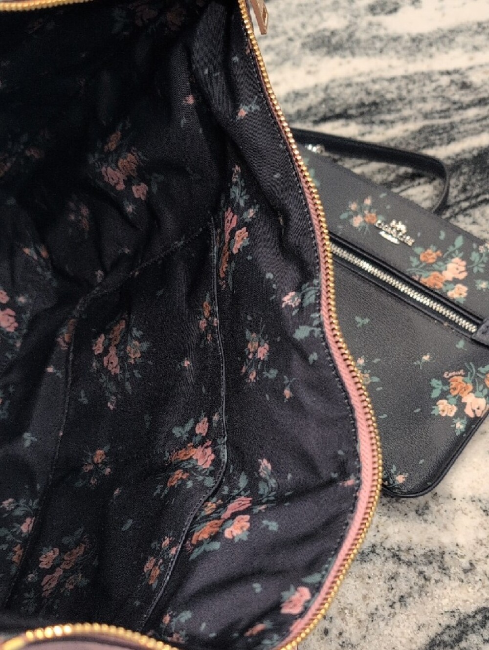 Coach Pink Gallery Leather Tote with Rose Bouquet Lining & Matching  Wristlet - Picture 7 of 13